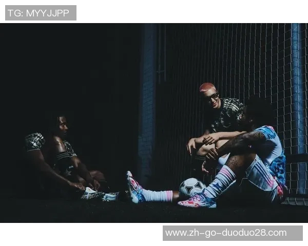 球星时尚穿搭与足球鞋搭配完美演绎足球场外的潮流风采