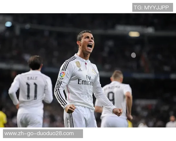 足球巨星挑战九宫格技巧展现超凡球技与极致反应速度